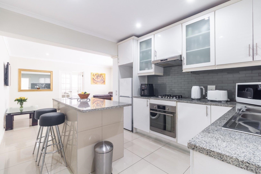 To Let 1 Bedroom Property for Rent in Sea Point Western Cape